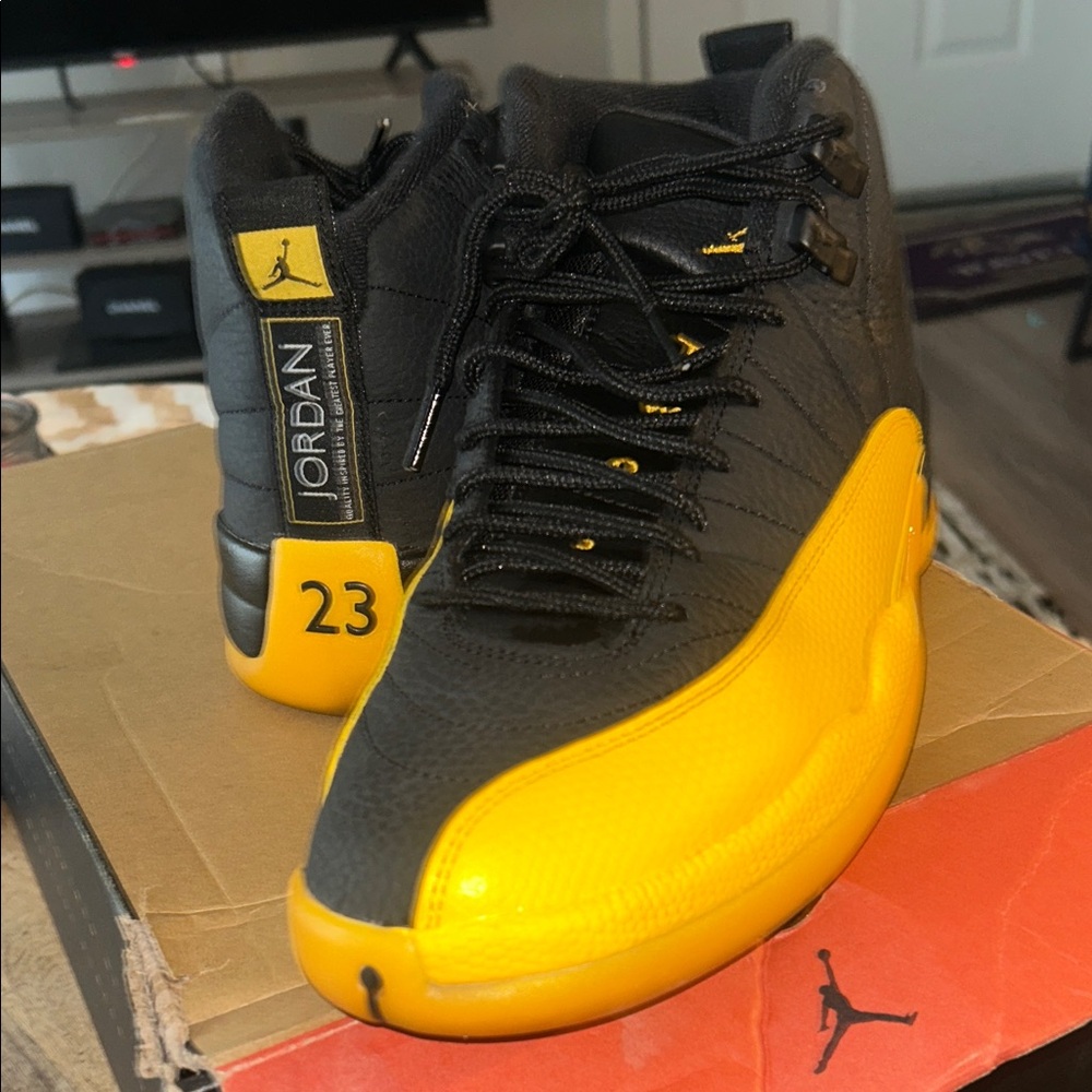 Like New, Air Jordan Men's Sneakers in Black and Yellow Blavk 🌻